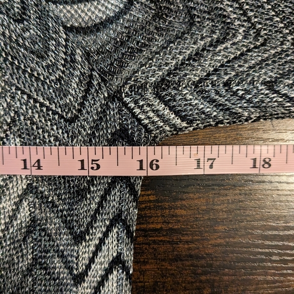 Inc International Concepts Petite Small Chevron Sweater - Picture 4 of 4